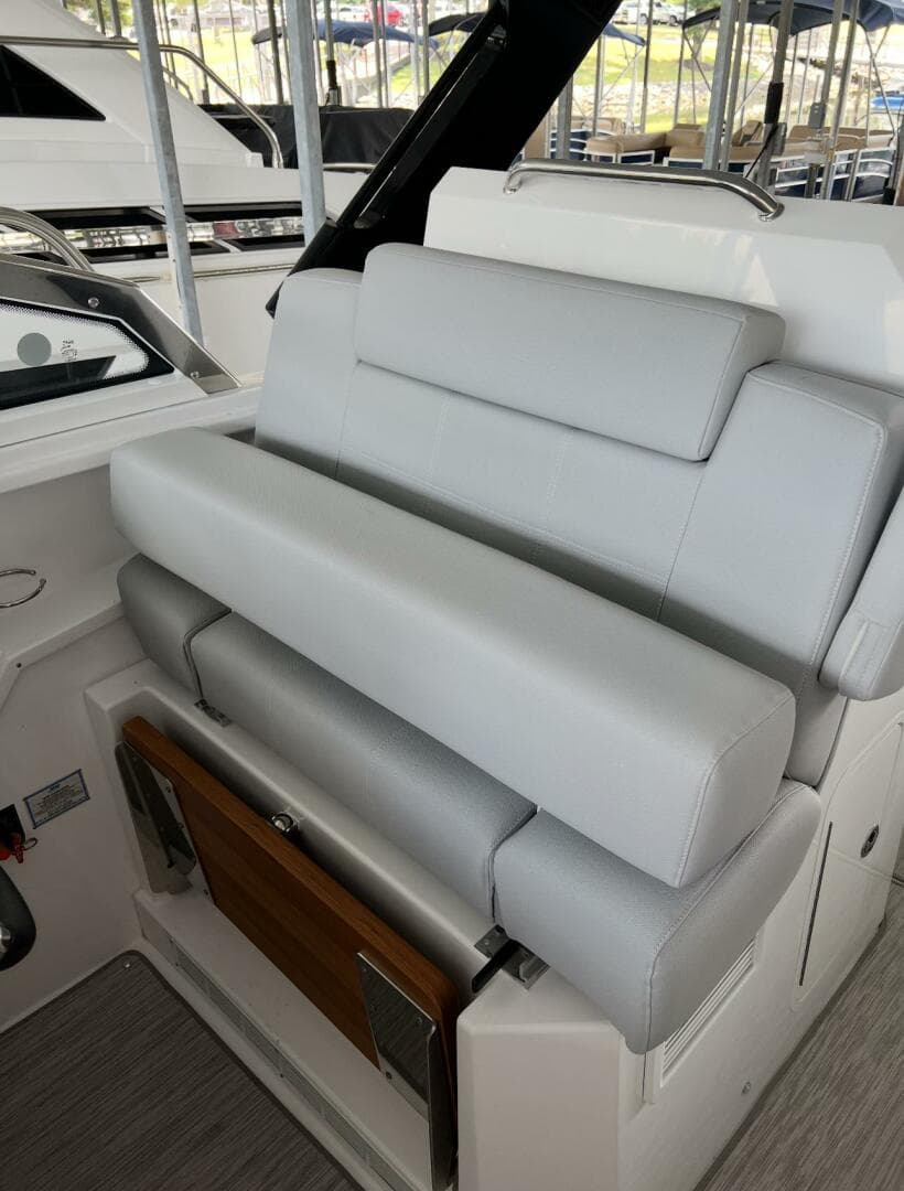 2022 Cruisers Yachts — photo 5