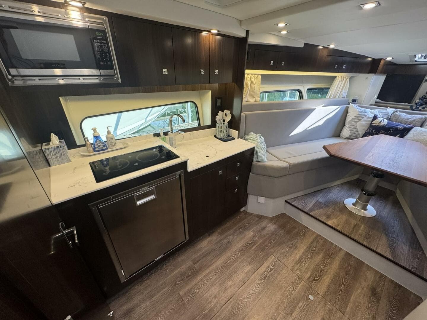 2022 Cruisers Yachts — photo 12