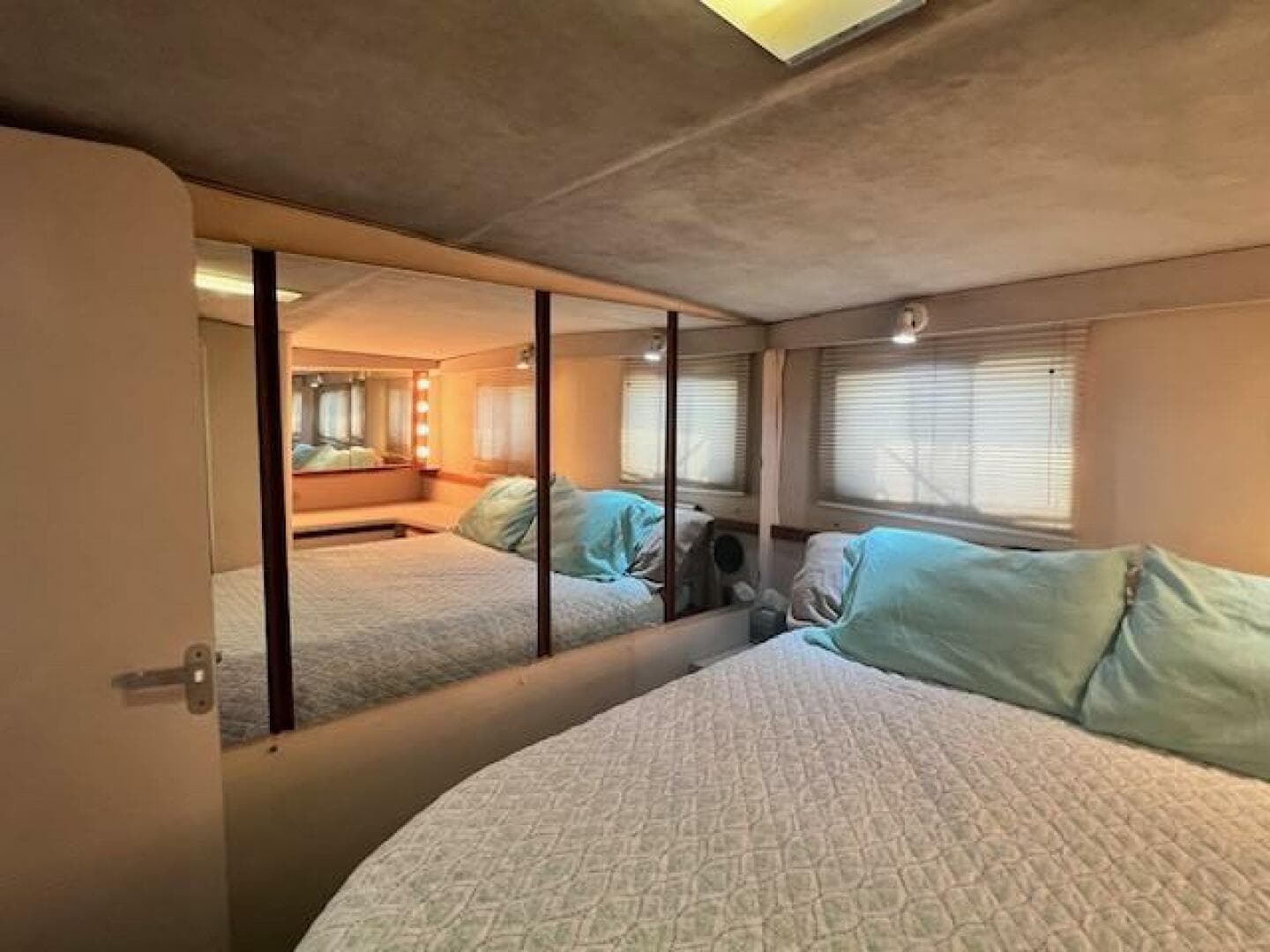 1989 Trojan 12M — photo 49