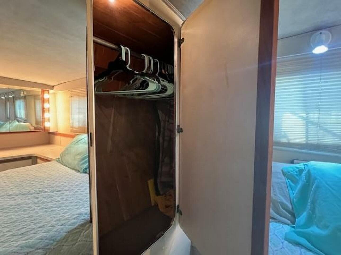 1989 Trojan 12M — photo 27