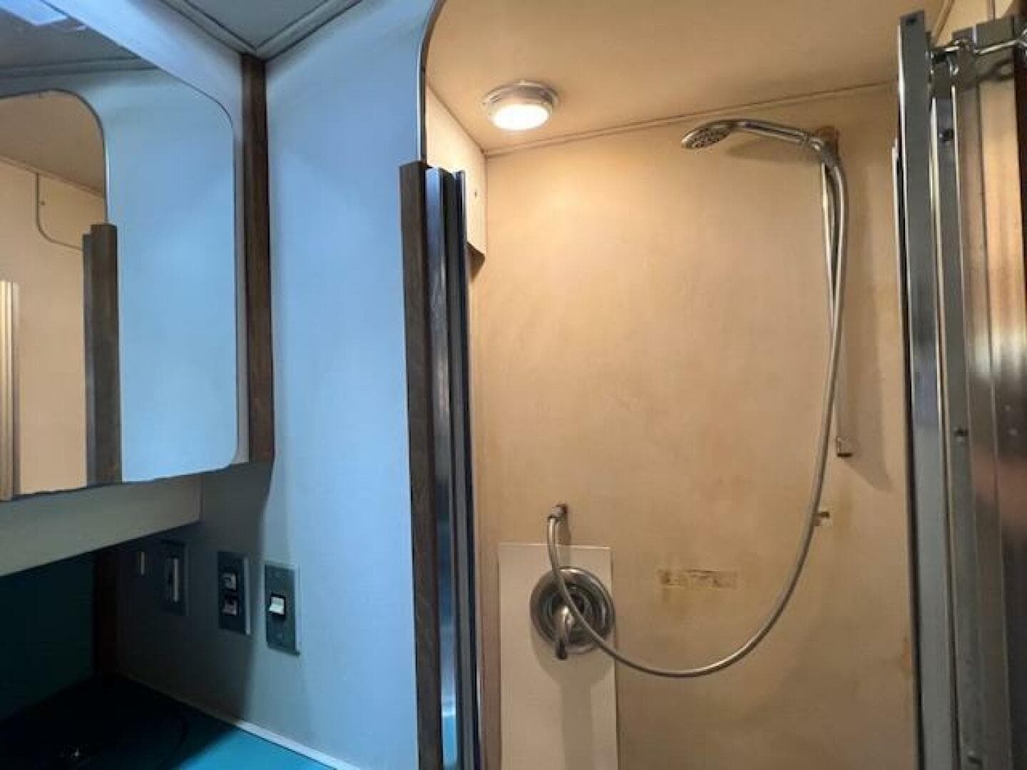 1989 Trojan 12M — photo 32