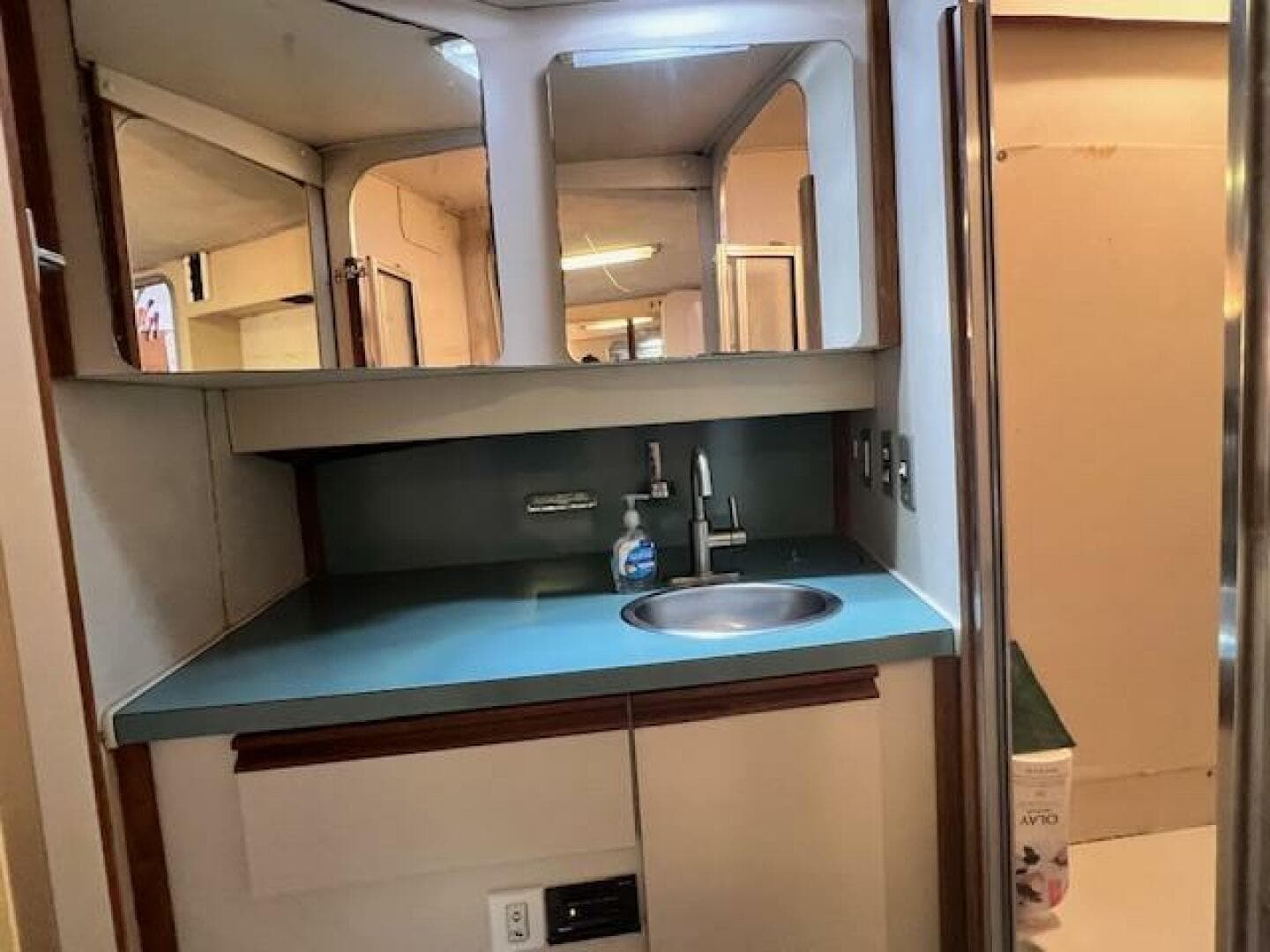 1989 Trojan 12M — photo 38