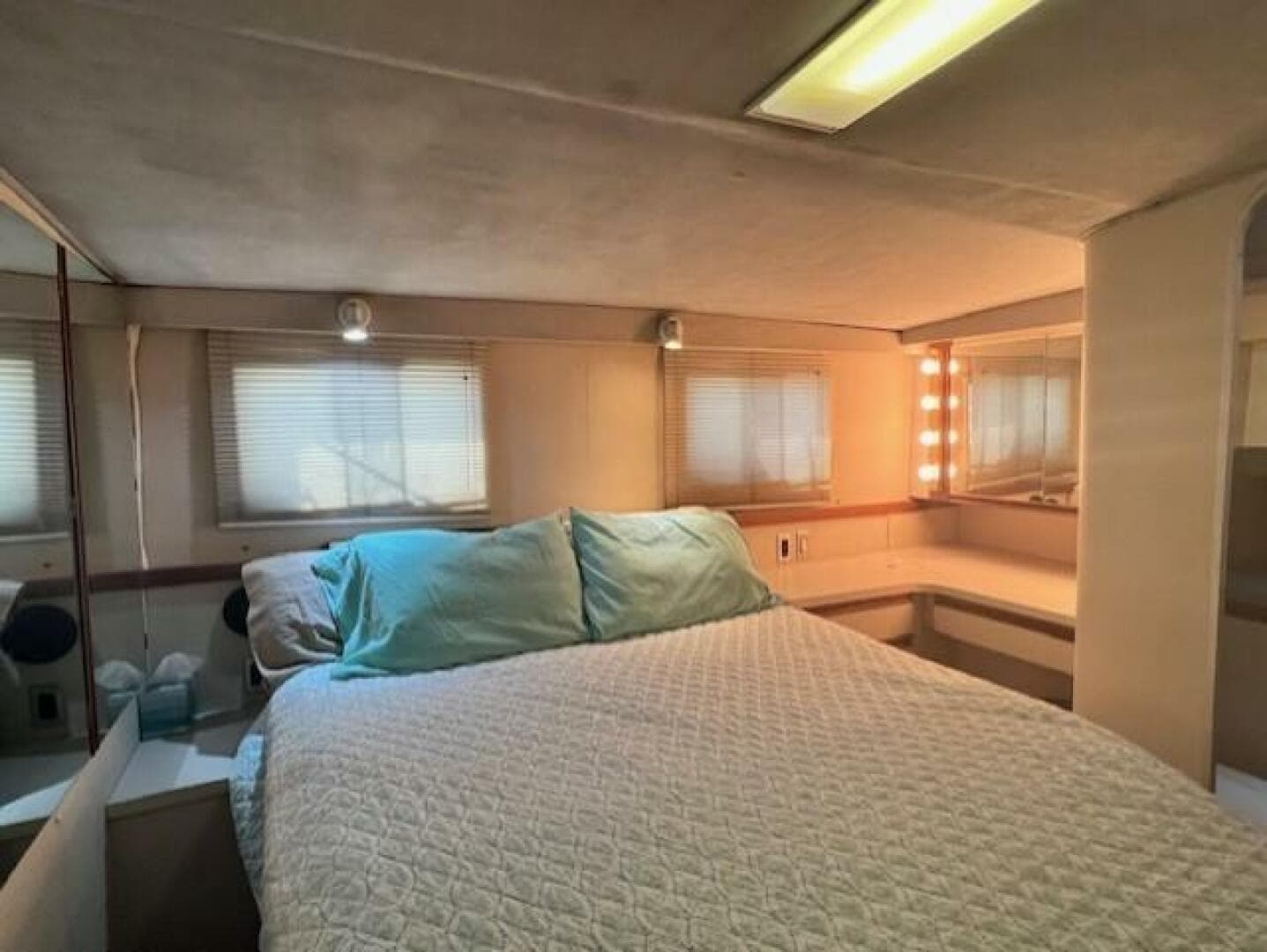 1989 Trojan 12M — photo 21