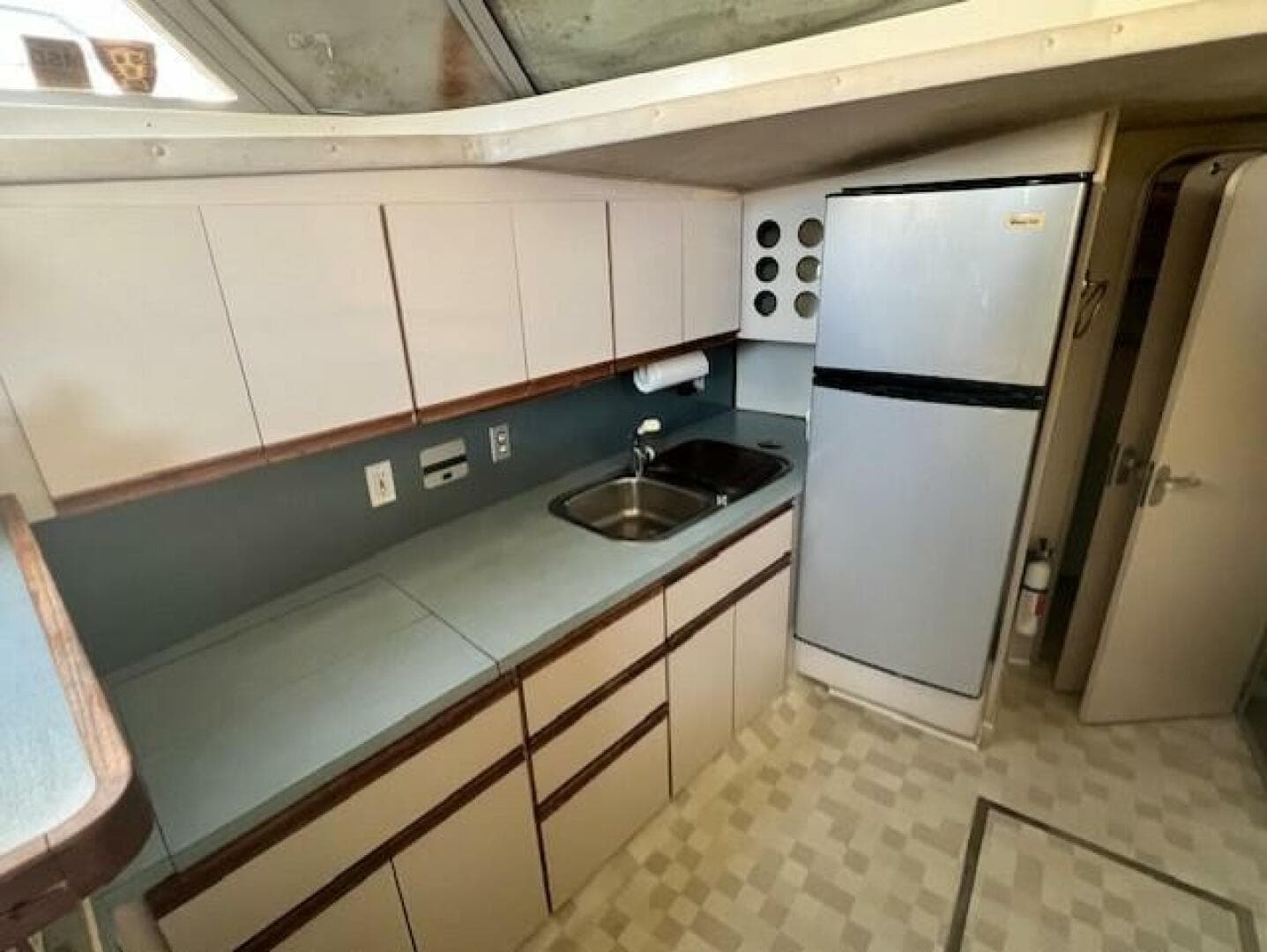 1989 Trojan 12M — photo 20