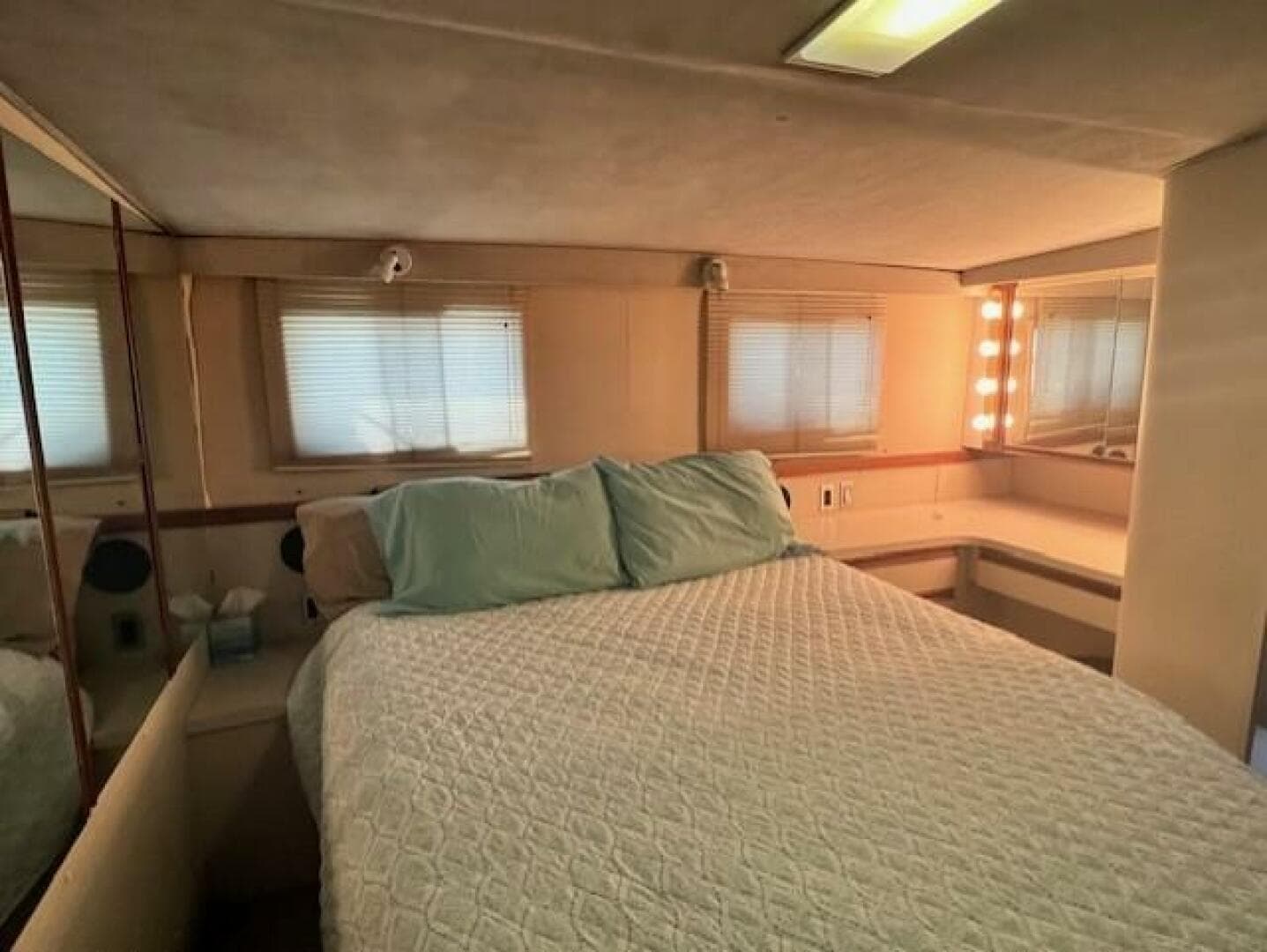 1989 Trojan 12M — photo 33