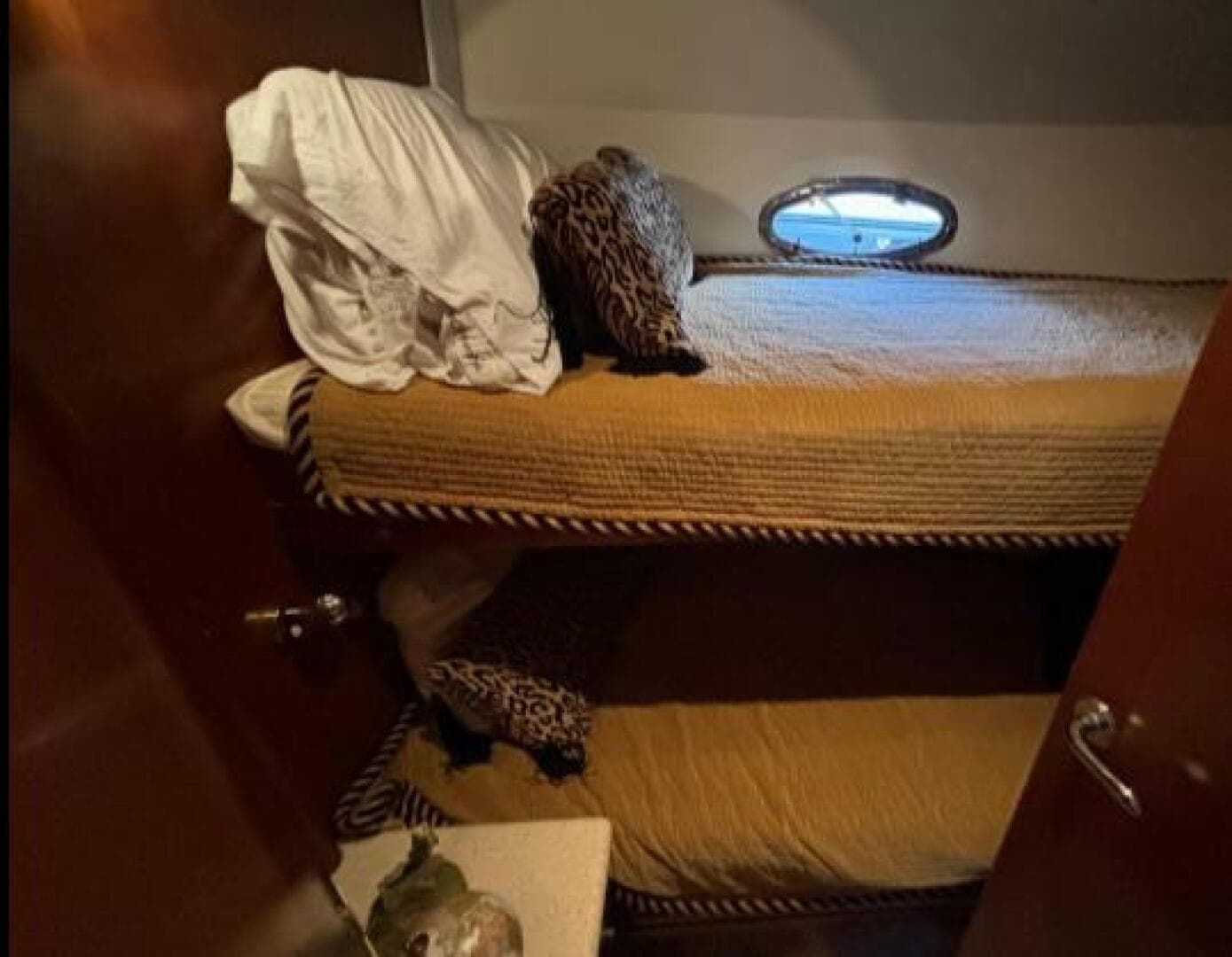 1998 Carver 530 Voyager — photo 32