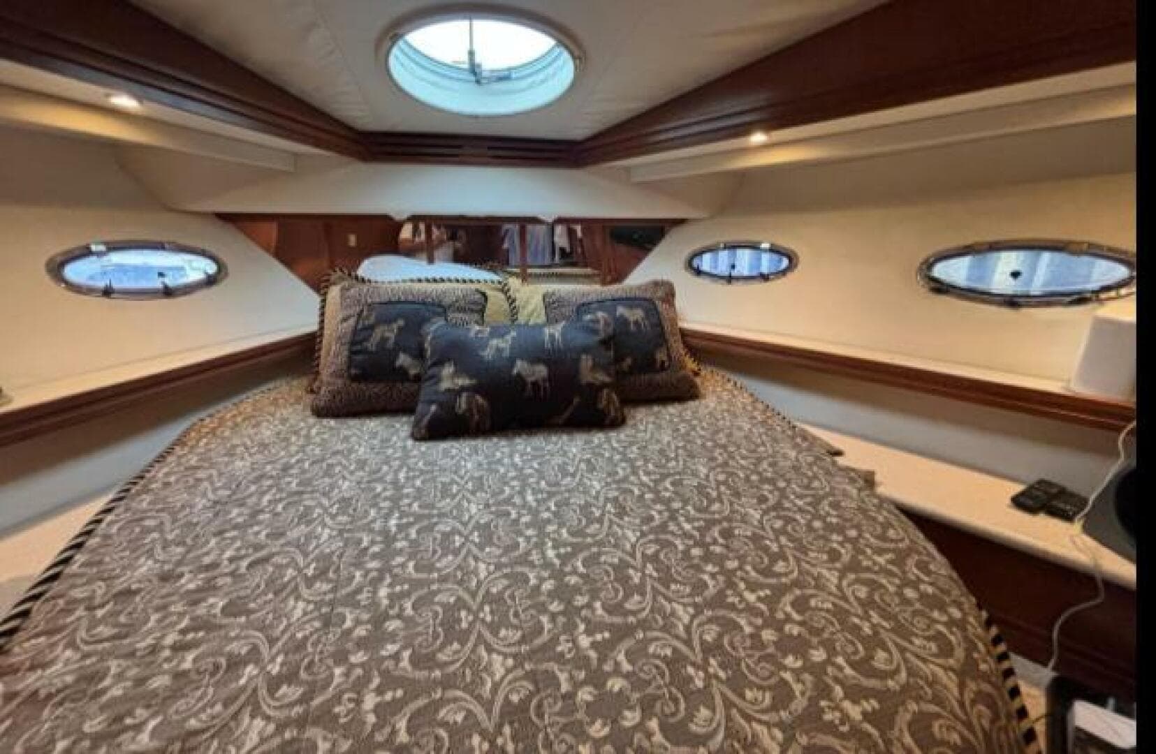 1998 Carver 530 Voyager — photo 18