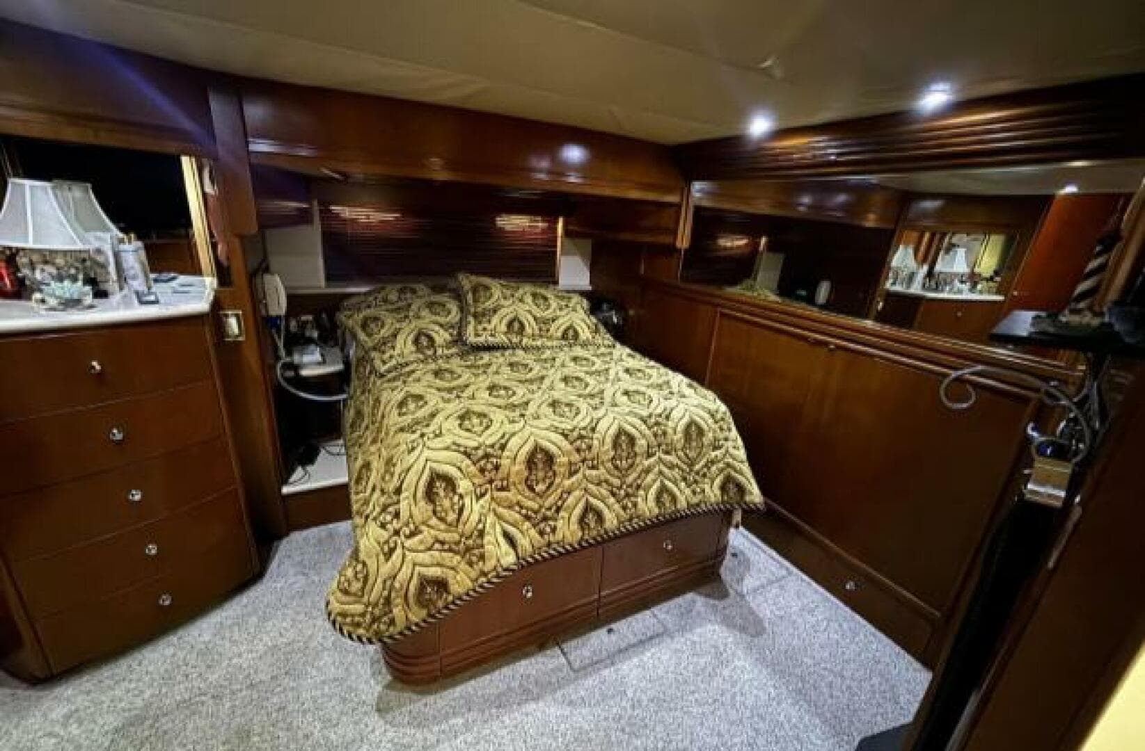 1998 Carver 530 Voyager — photo 38