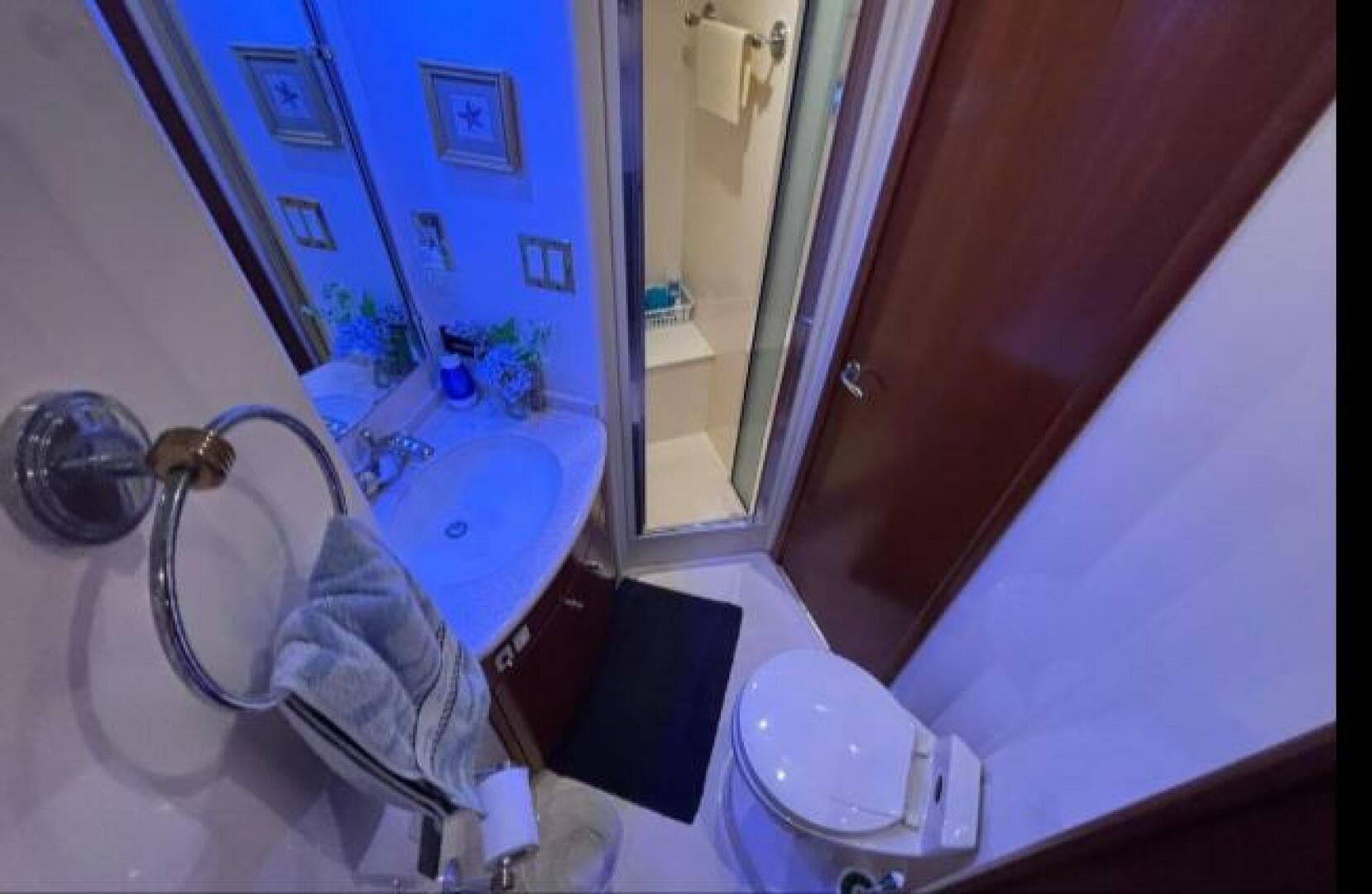 1998 Carver 530 Voyager — photo 29