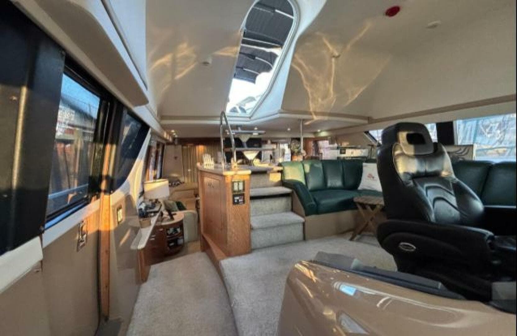 1998 Carver 530 Voyager — photo 3