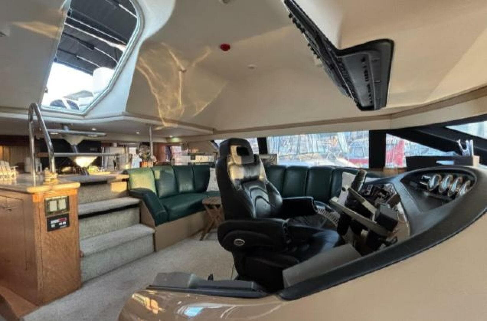 1998 Carver 530 Voyager — photo 39