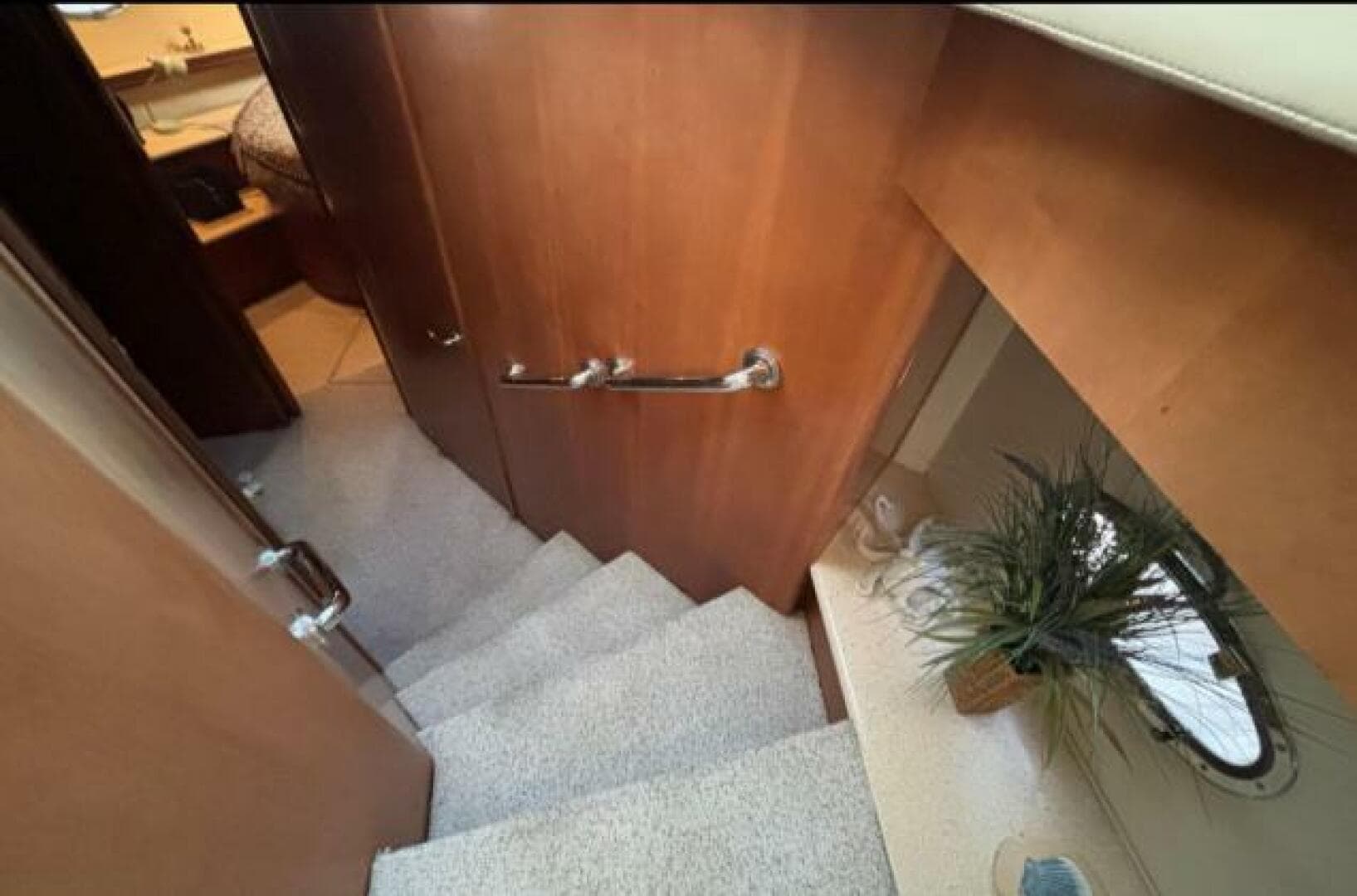 1998 Carver 530 Voyager — photo 40