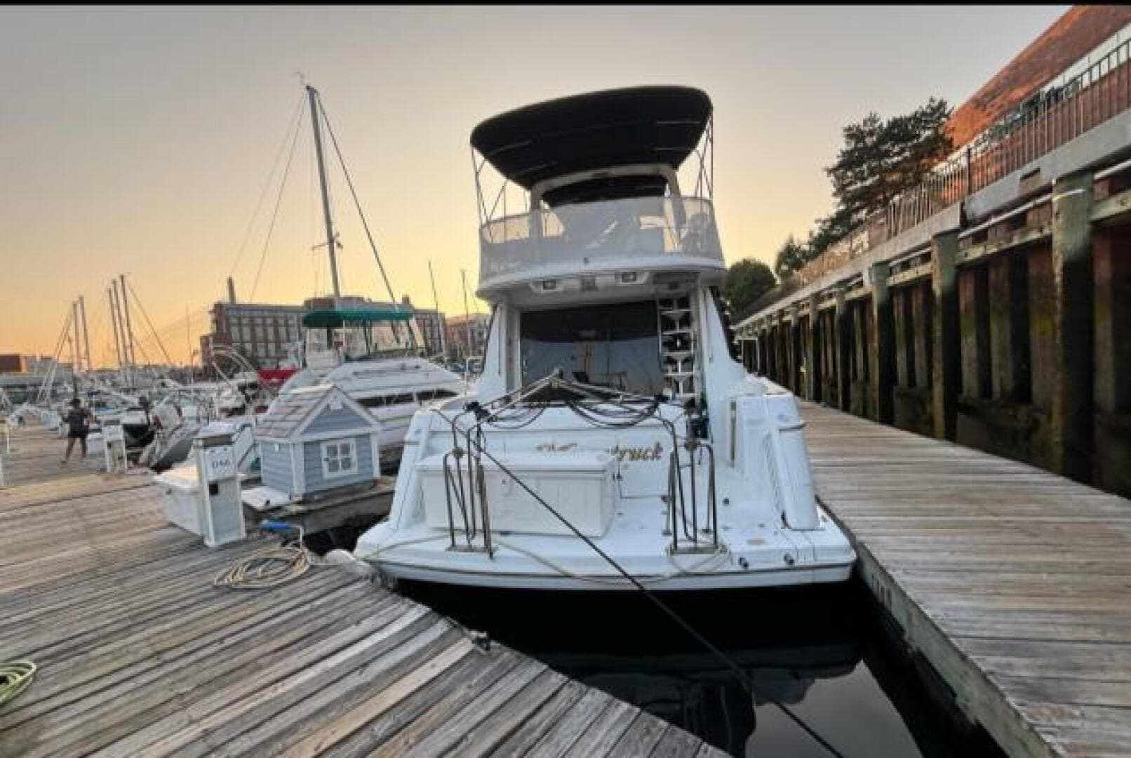 1998 Carver 530 Voyager — photo 13