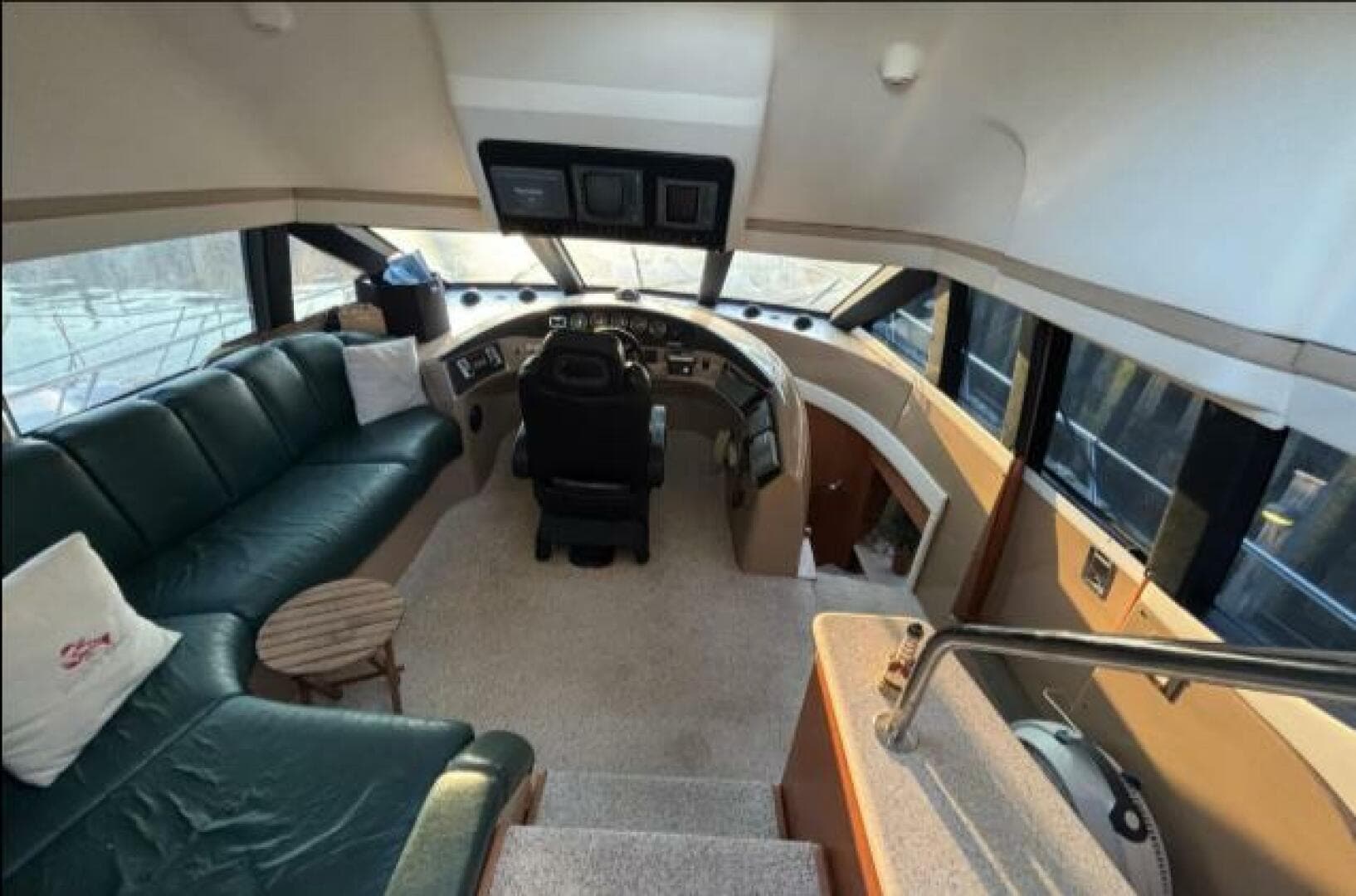 1998 Carver 530 Voyager — photo 4