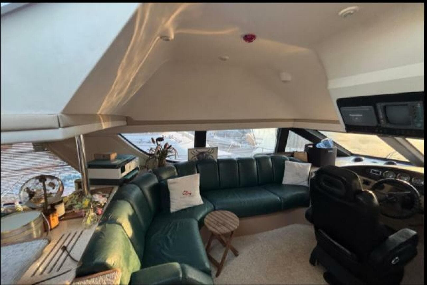 1998 Carver 530 Voyager — photo 44