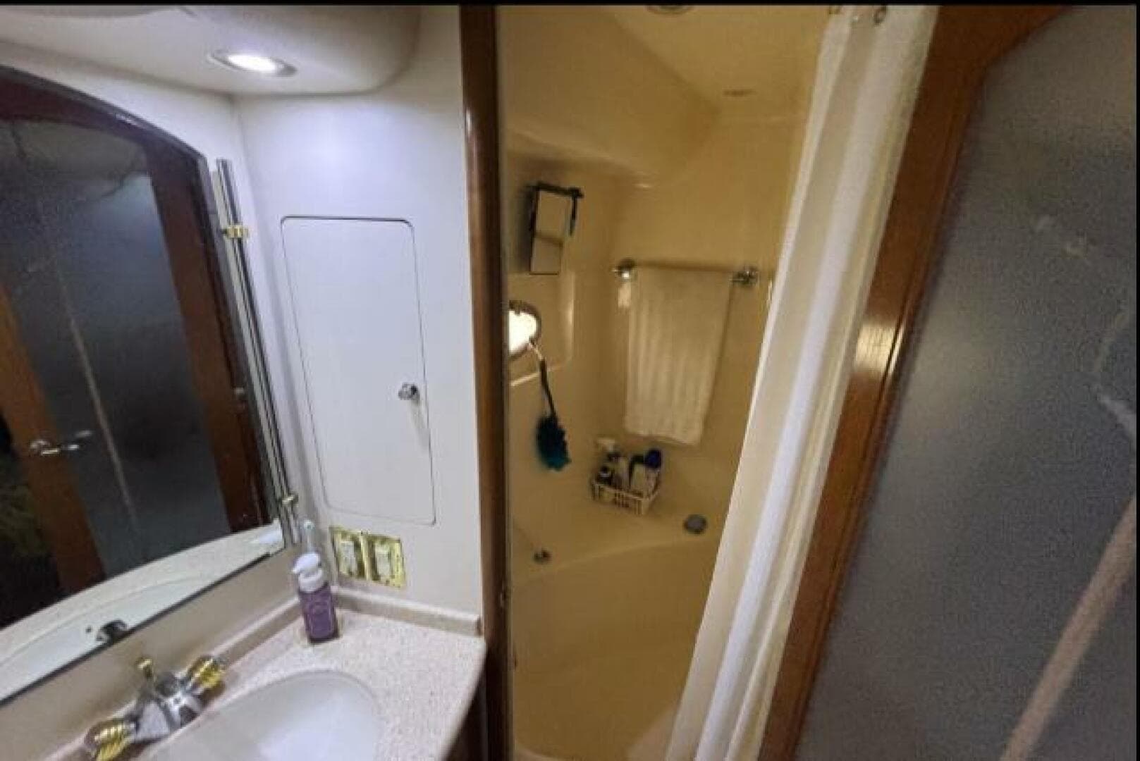 1998 Carver 530 Voyager — photo 30