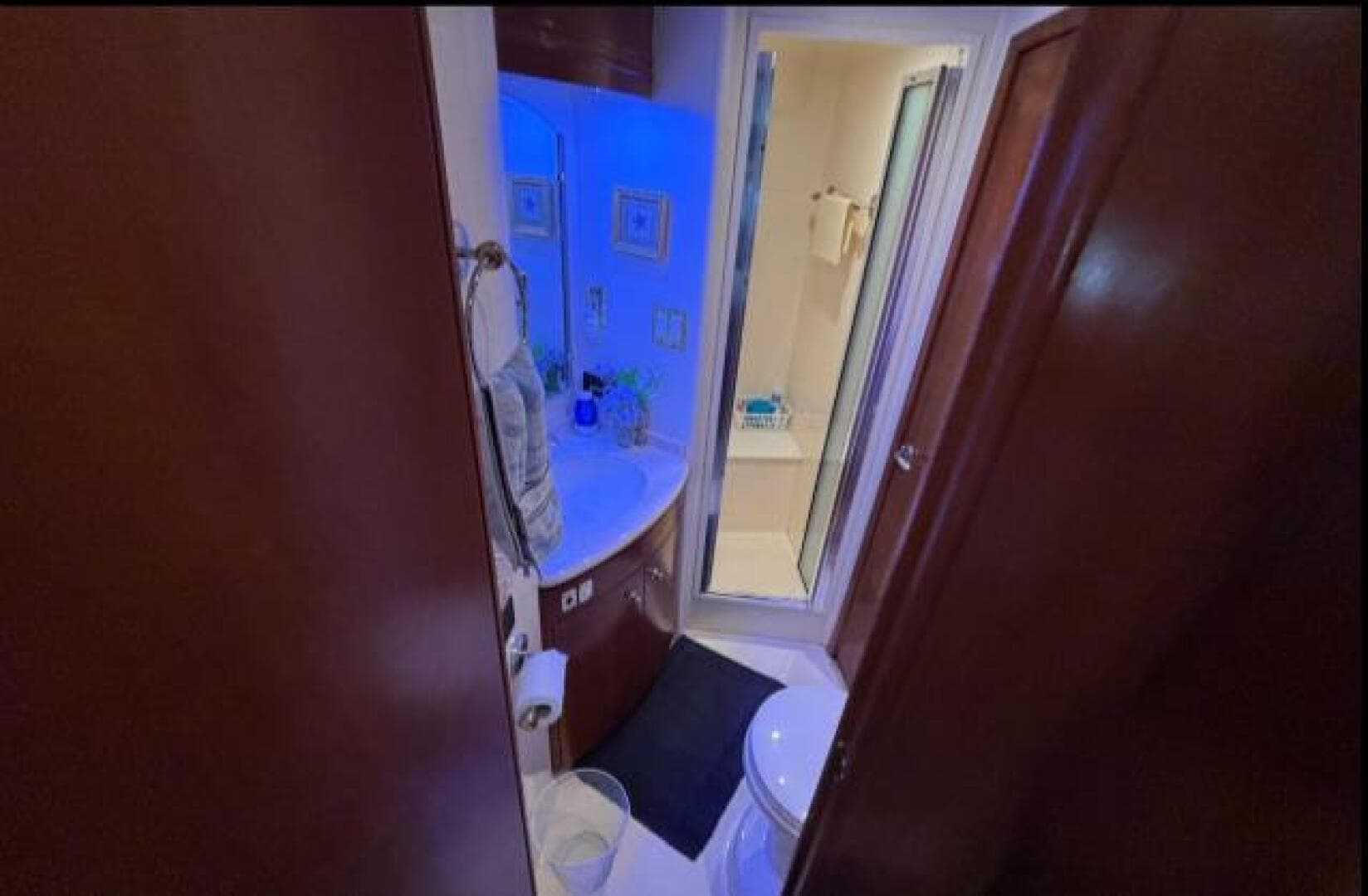 1998 Carver 530 Voyager — photo 7