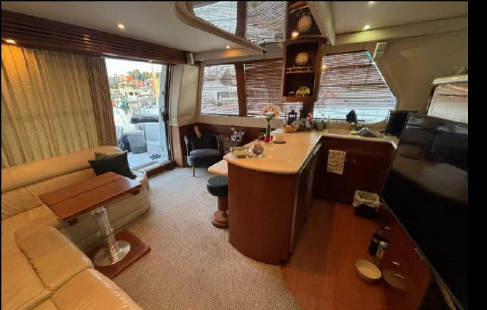 1998 Carver 530 Voyager — photo 19