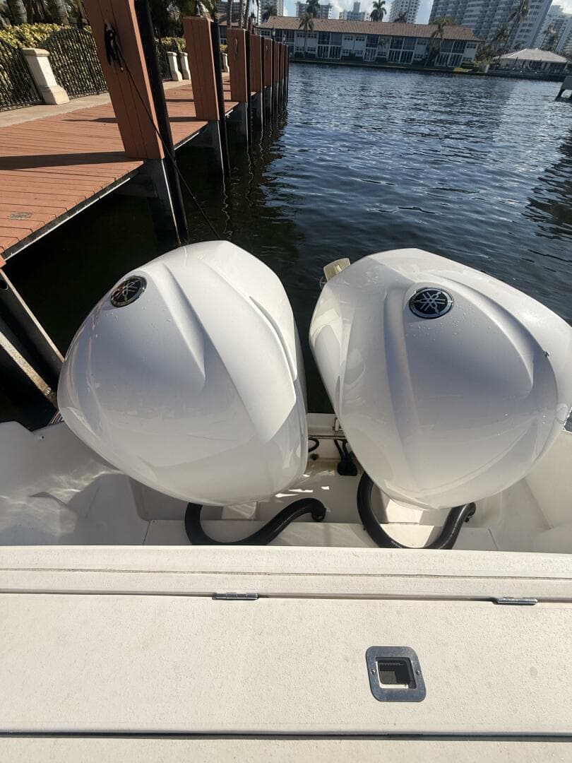 2019 Intrepid 345 Nomad Fe — photo 8