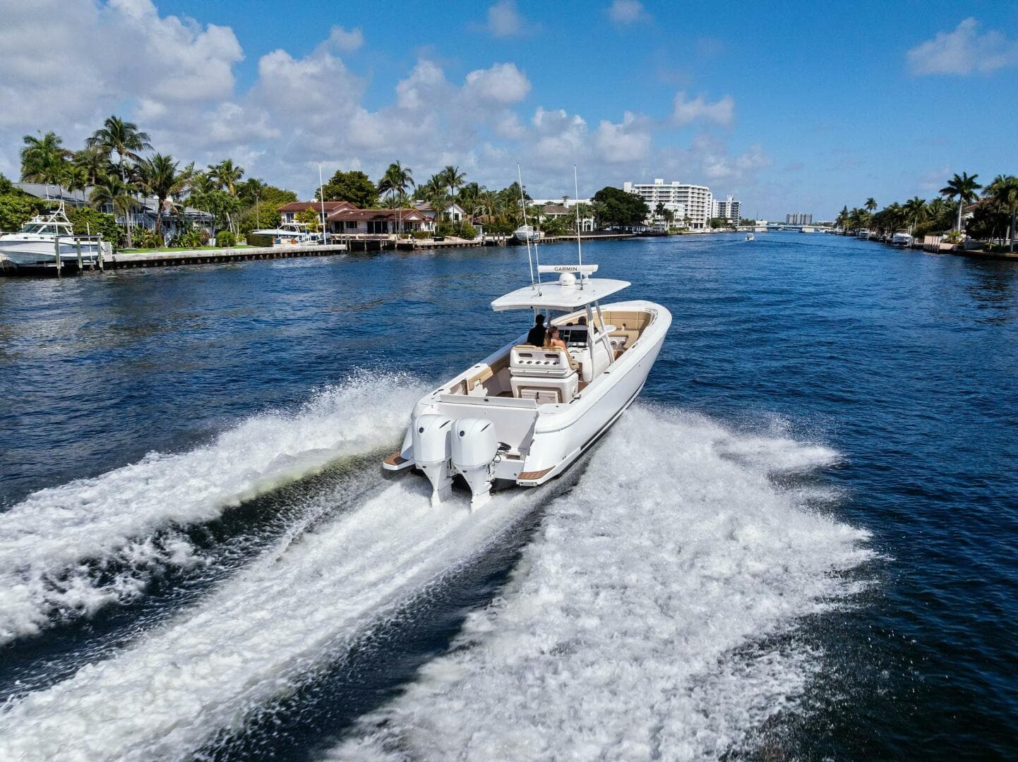 2019 Intrepid 345 Nomad Fe — photo 2