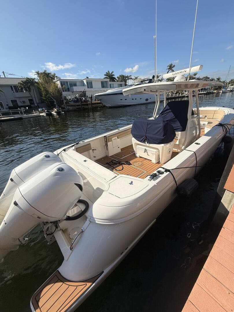 2019 Intrepid 345 Nomad Fe — photo 7