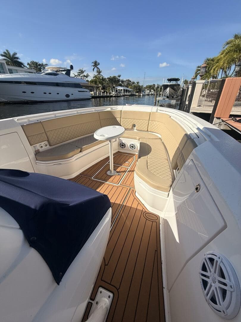 2019 Intrepid 345 Nomad Fe — photo 14