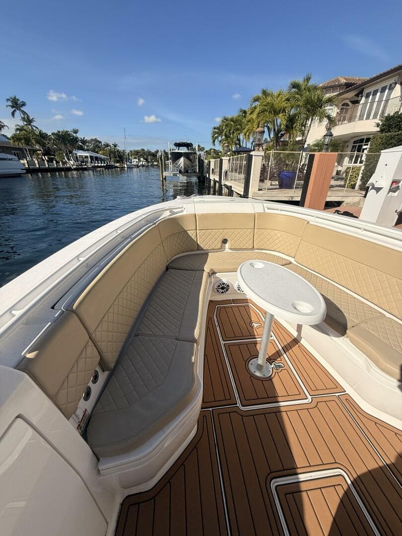 2019 Intrepid 345 Nomad Fe — photo 9