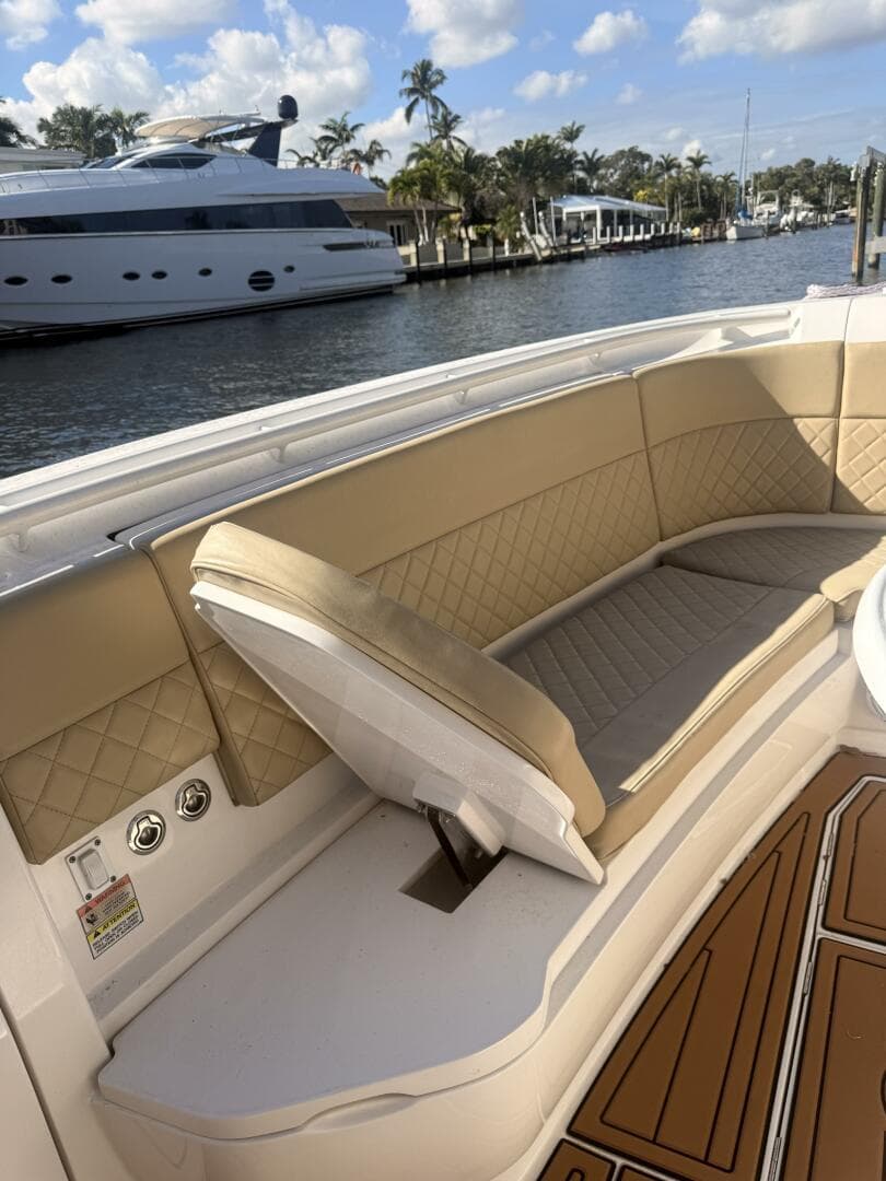 2019 Intrepid 345 Nomad Fe — photo 24