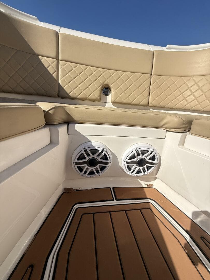 2019 Intrepid 345 Nomad Fe — photo 15