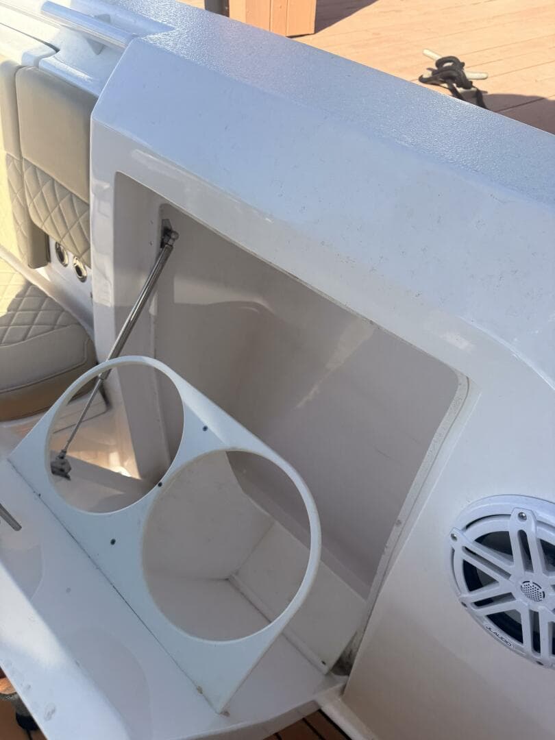 2019 Intrepid 345 Nomad Fe — photo 23