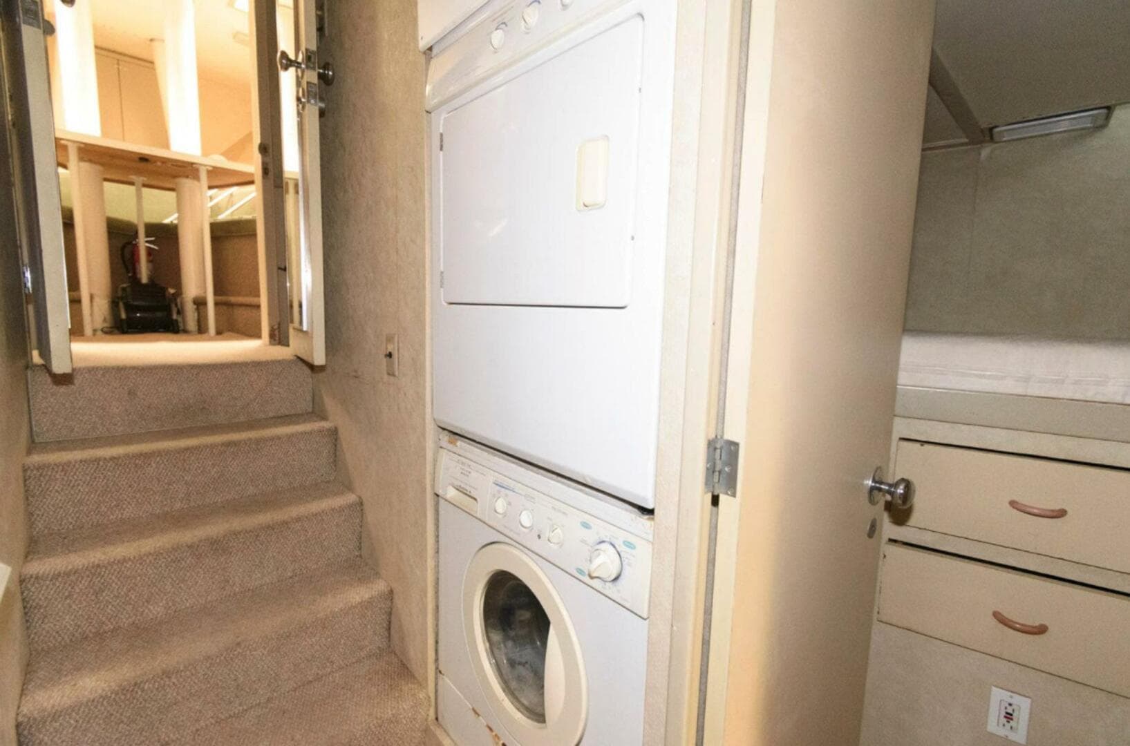 1984 Broward Raised Pilothouse — photo 33