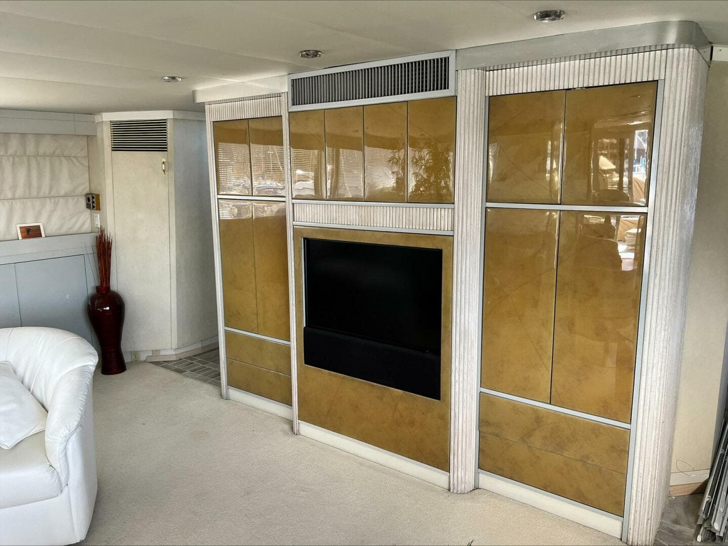 1984 Broward Raised Pilothouse — photo 10