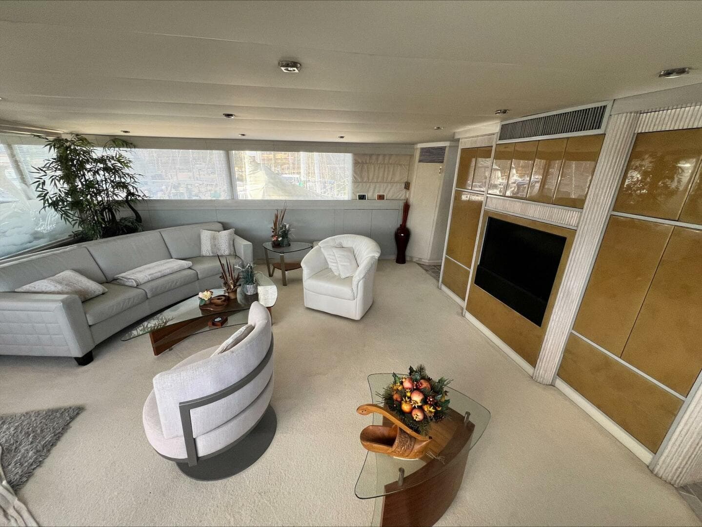 1984 Broward Raised Pilothouse — photo 12