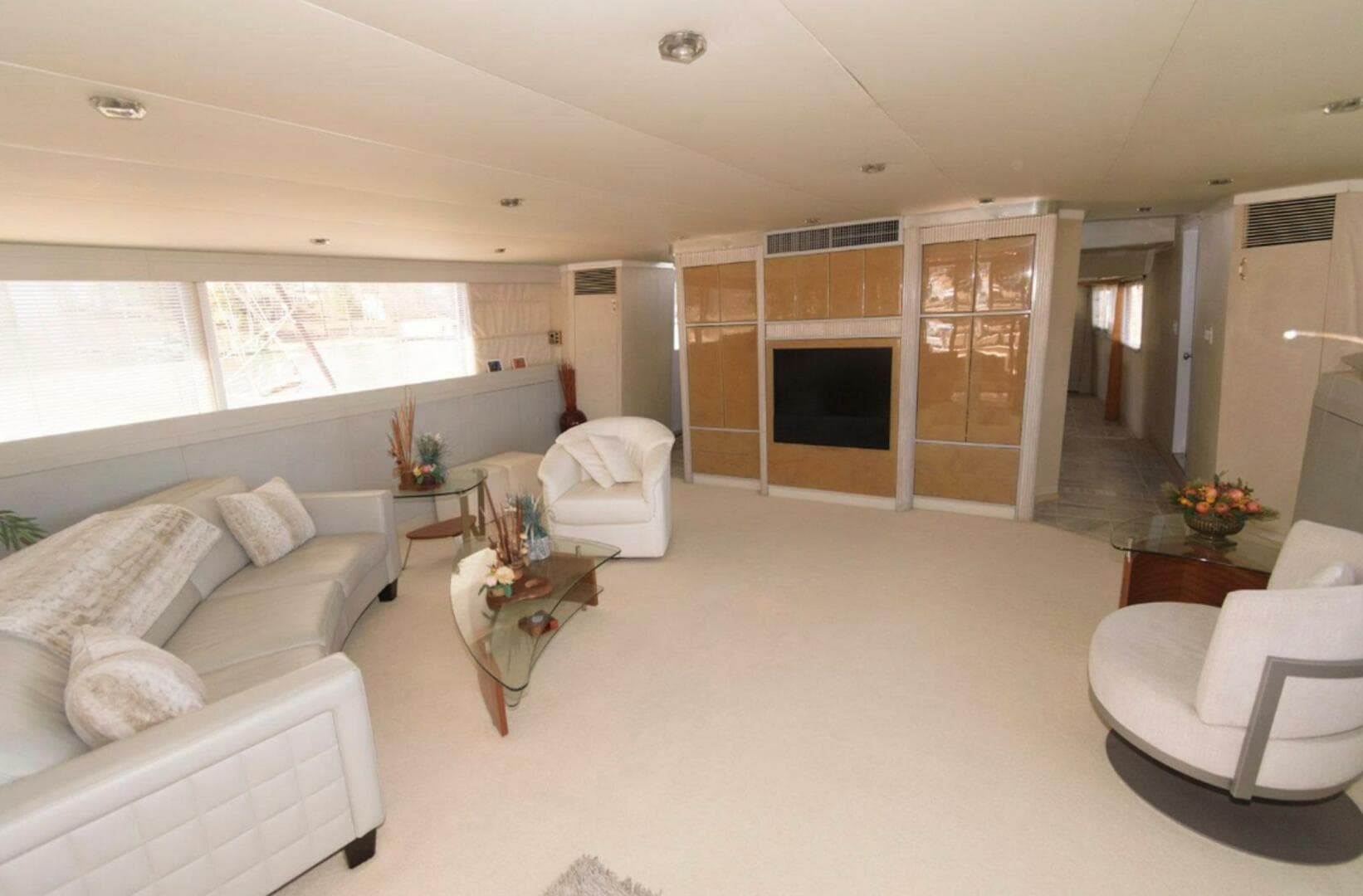 1984 Broward Raised Pilothouse — photo 15