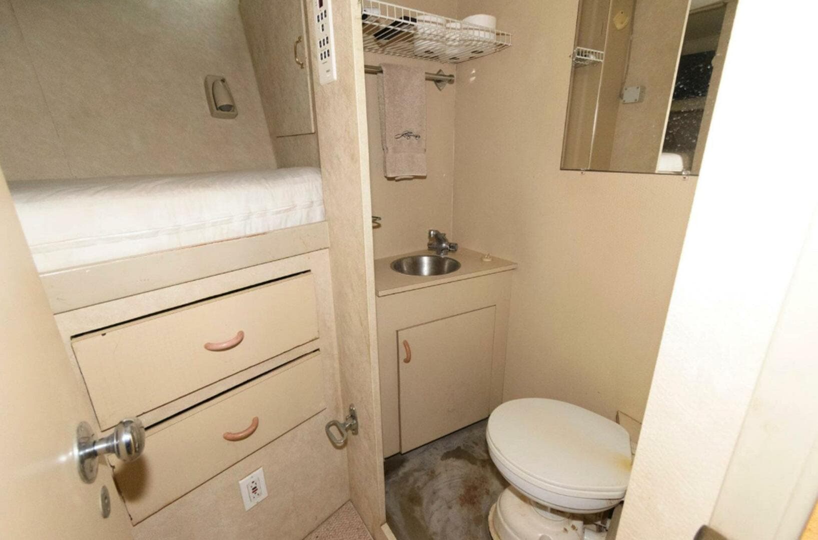 1984 Broward Raised Pilothouse — photo 35