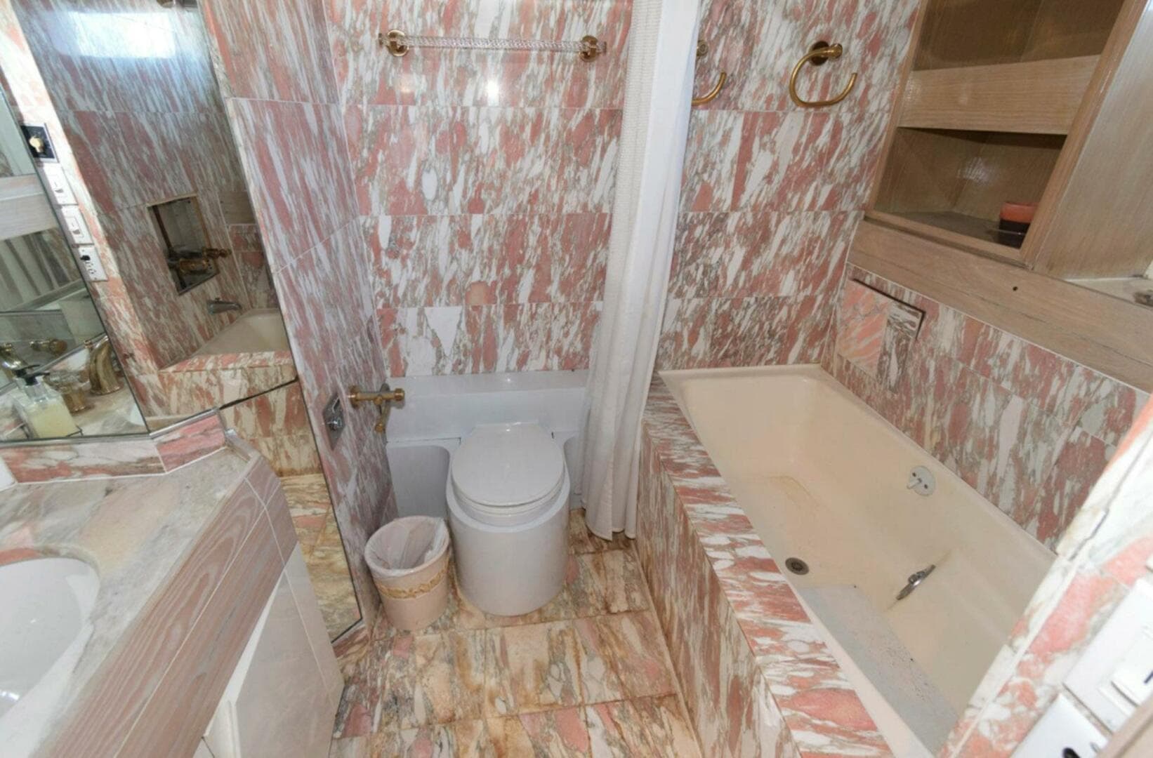 1984 Broward Raised Pilothouse — photo 28