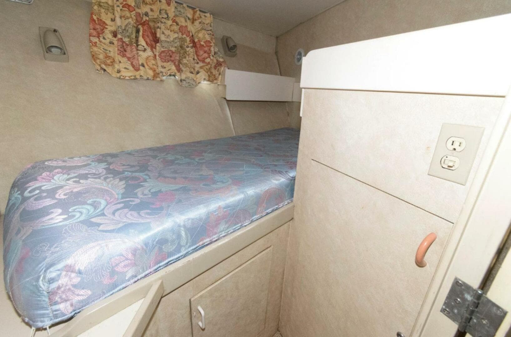 1984 Broward Raised Pilothouse — photo 39