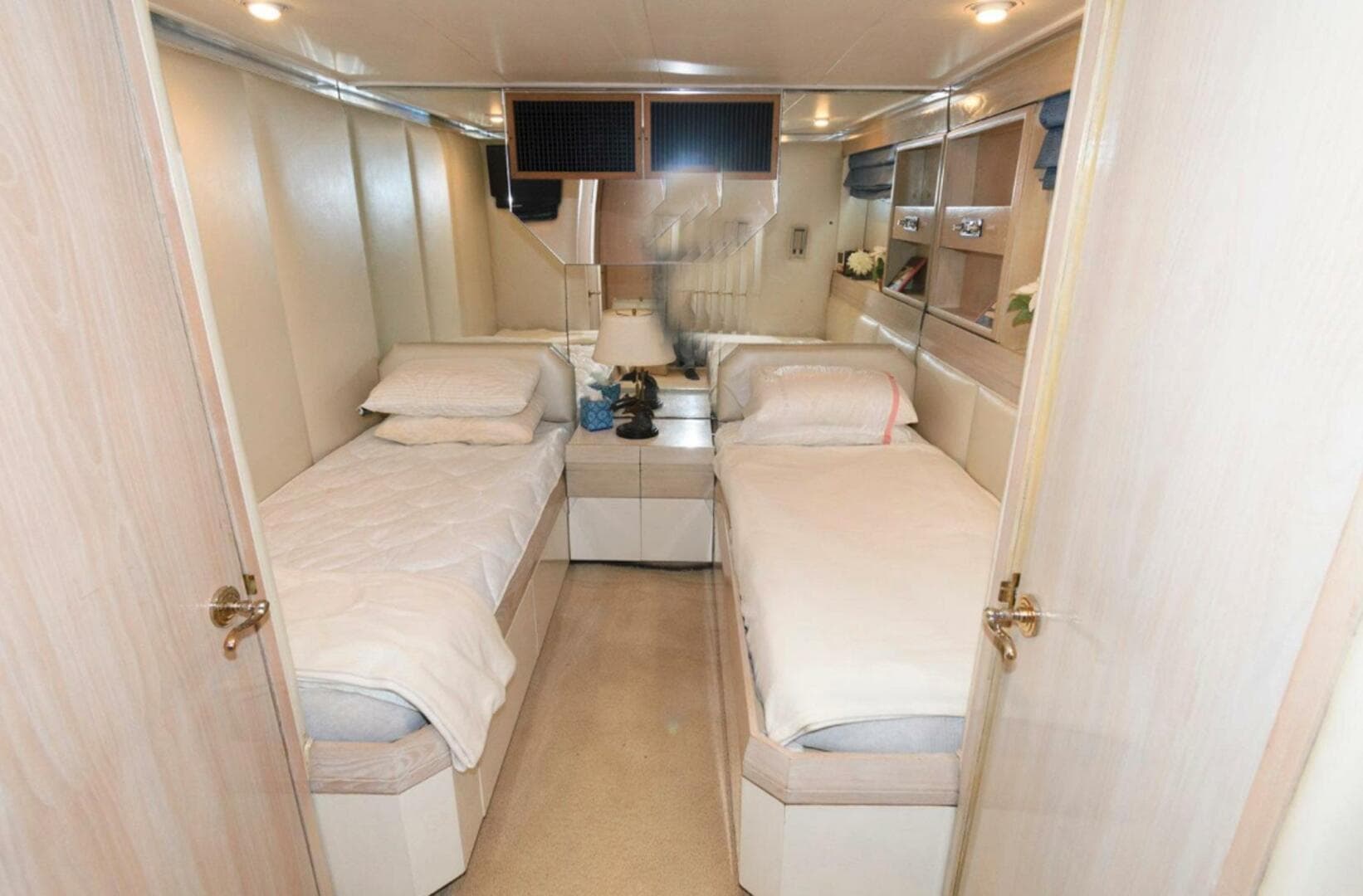 1984 Broward Raised Pilothouse — photo 32