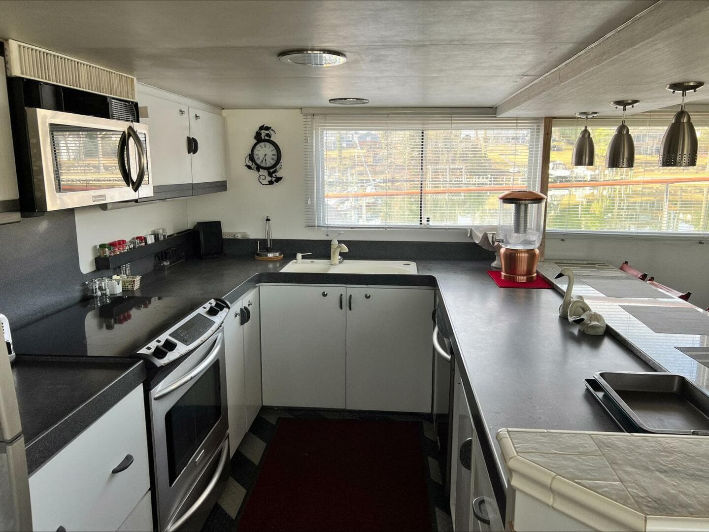 1984 Broward Raised Pilothouse — photo 18