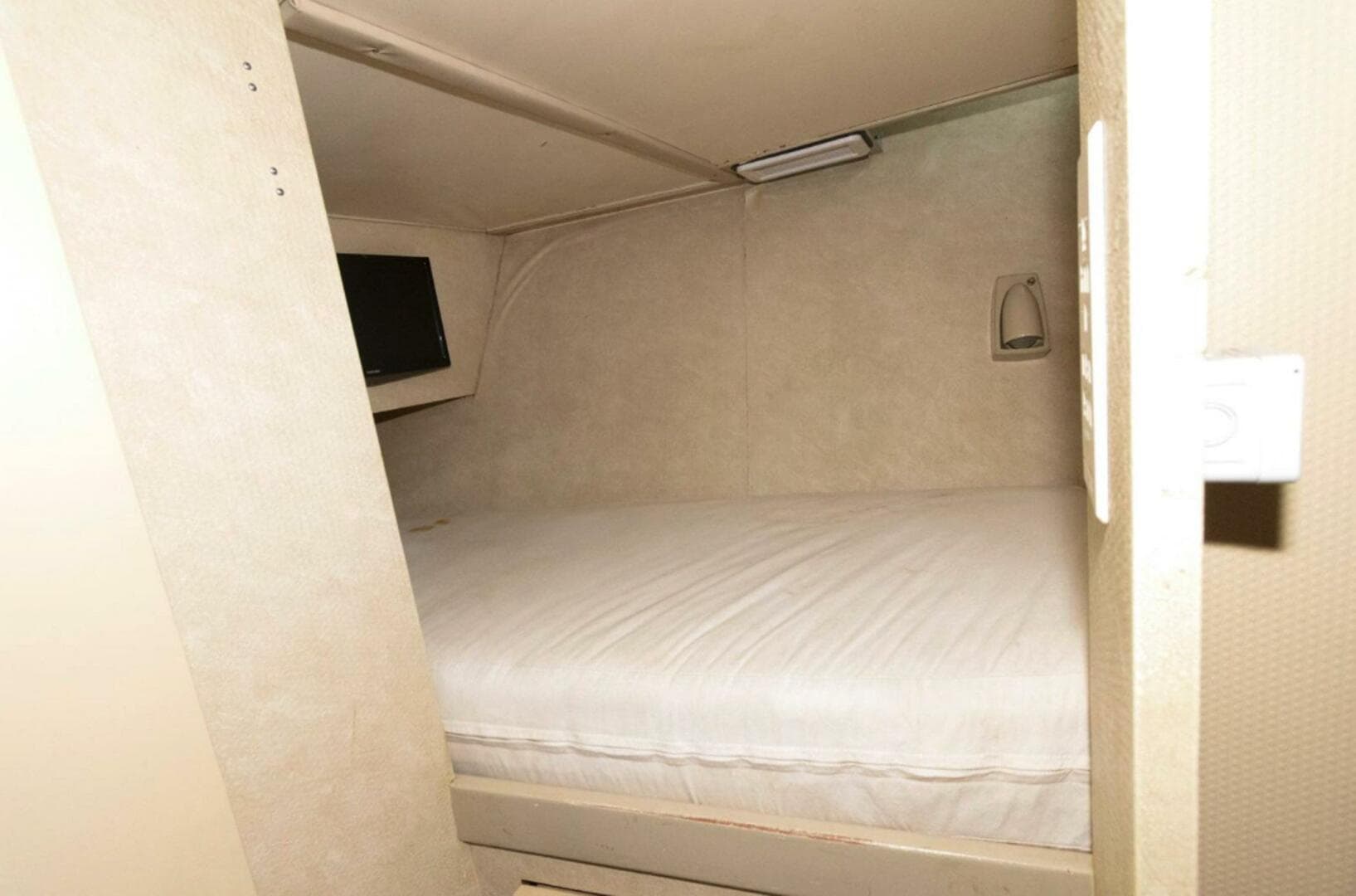 1984 Broward Raised Pilothouse — photo 36