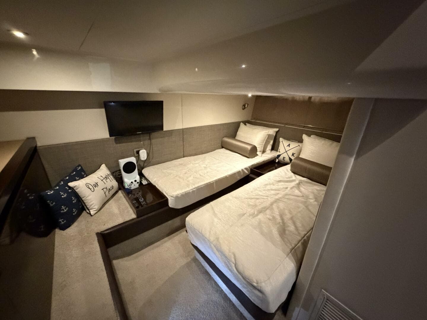 2017 Sea Ray 400 Sundancer — photo 31