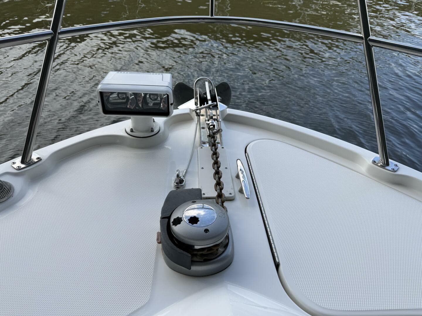 2017 Sea Ray 400 Sundancer — photo 21