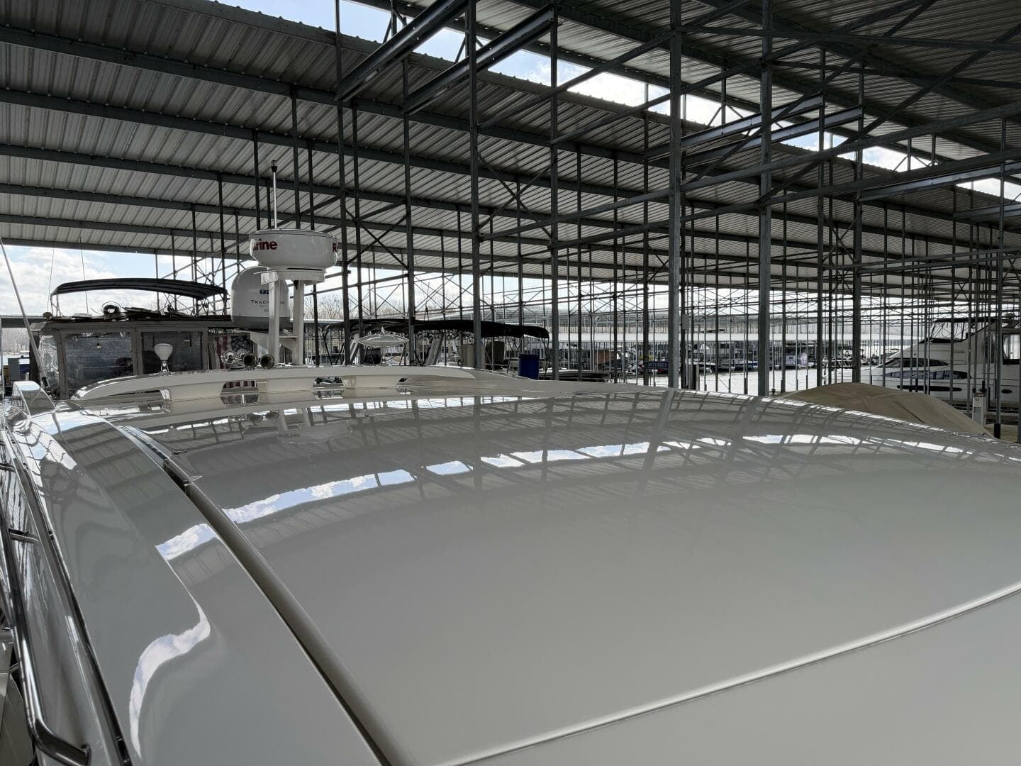 2017 Sea Ray 400 Sundancer — photo 22