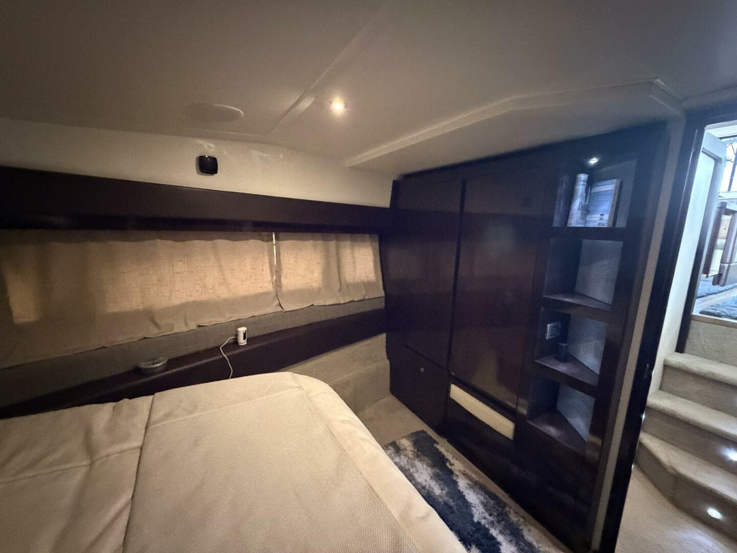 2017 Sea Ray 400 Sundancer — photo 26