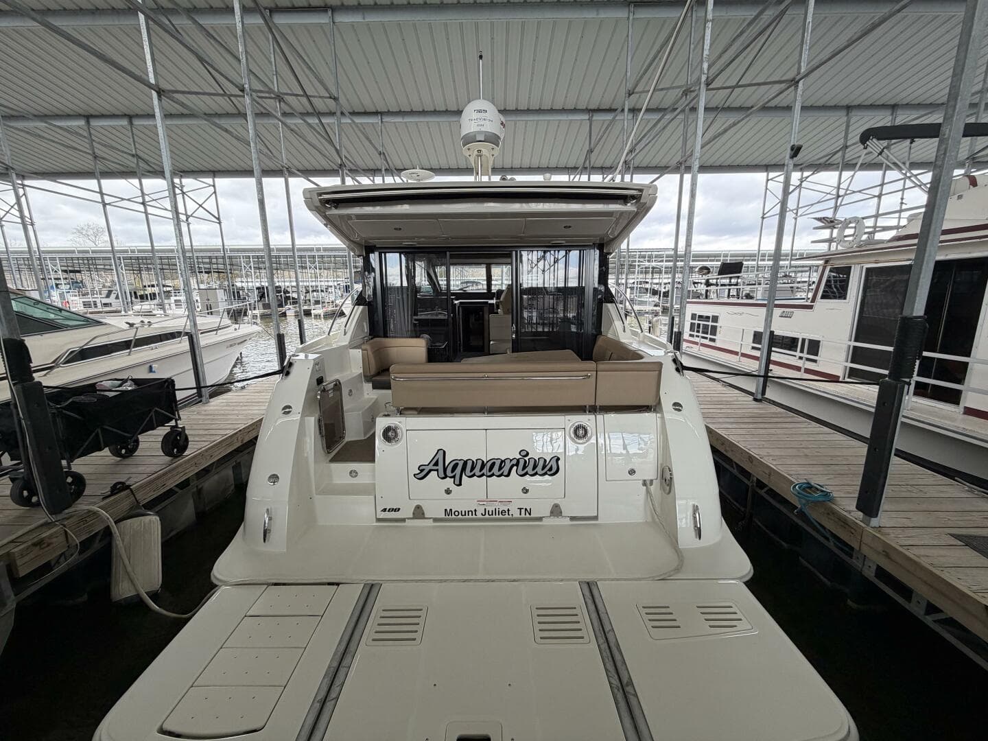 2017 Sea Ray 400 Sundancer — photo 3