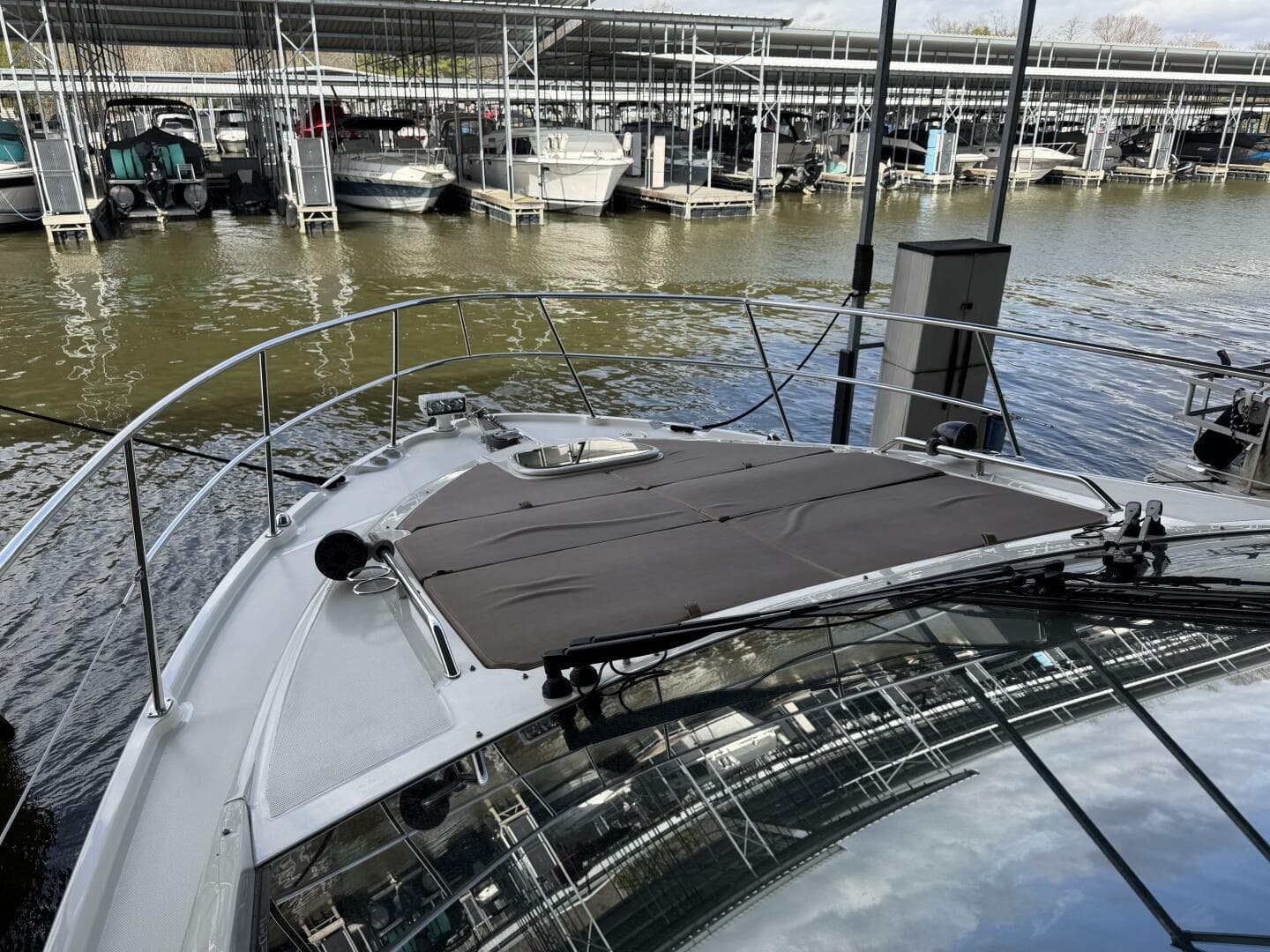 2017 Sea Ray 400 Sundancer — photo 19