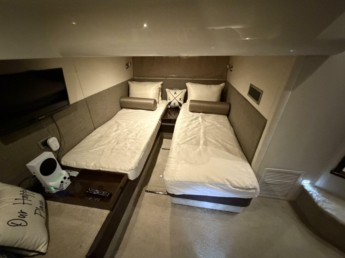 2017 Sea Ray 400 Sundancer — photo 28