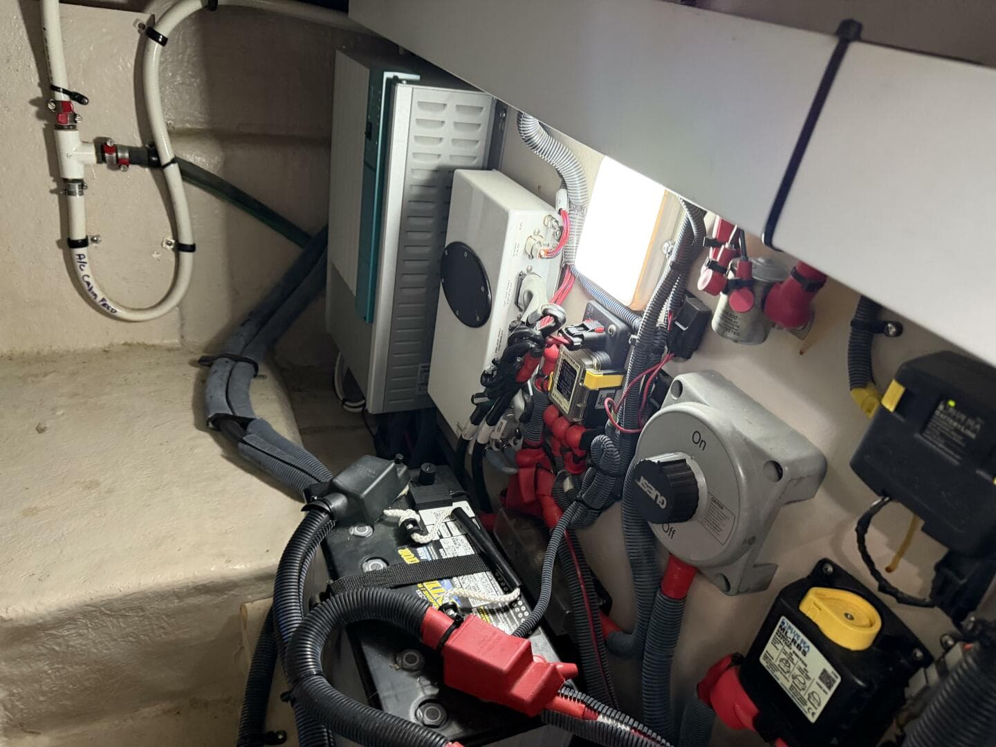 2017 Sea Ray 400 Sundancer — photo 39