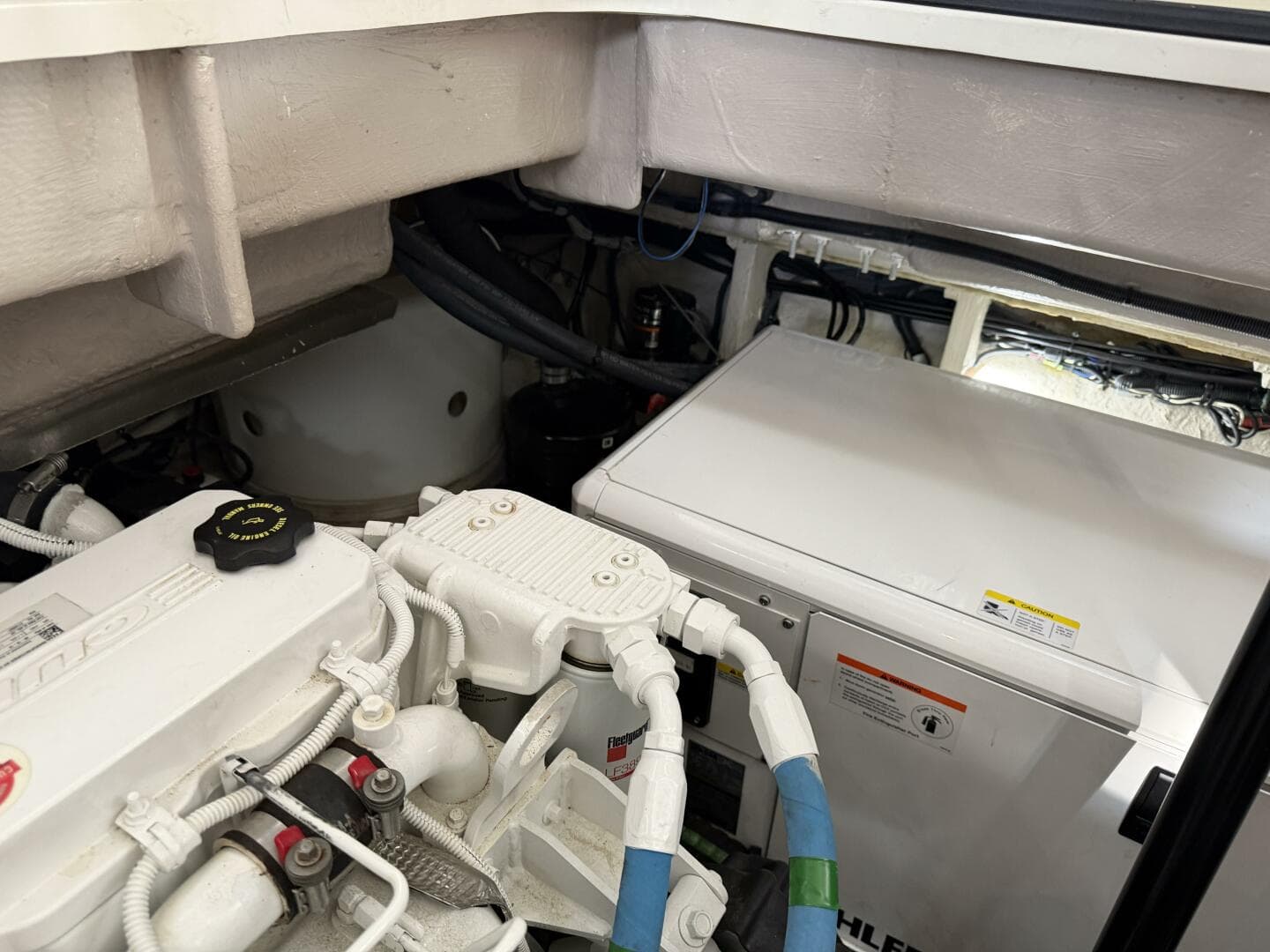 2017 Sea Ray 400 Sundancer — photo 45