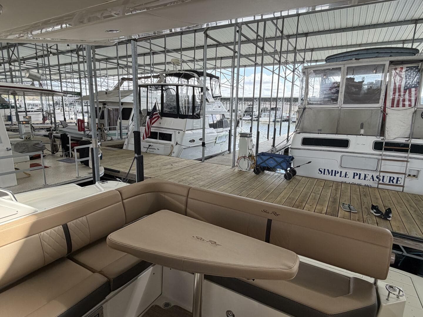 2017 Sea Ray 400 Sundancer — photo 12